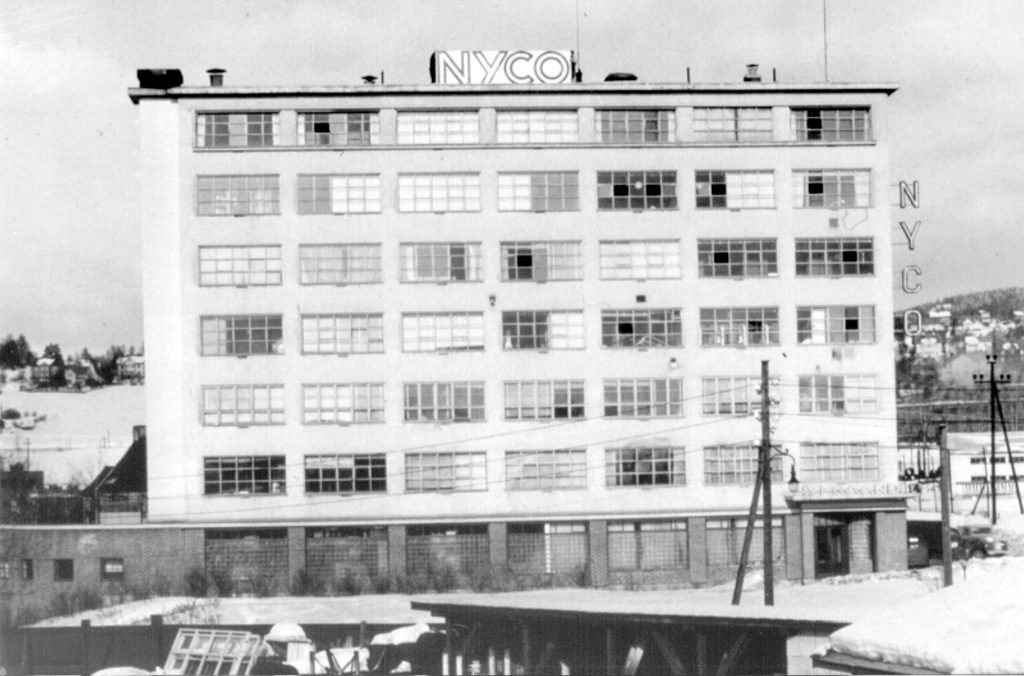 Bilde i sort-hvitt av Nyco-fabrikken