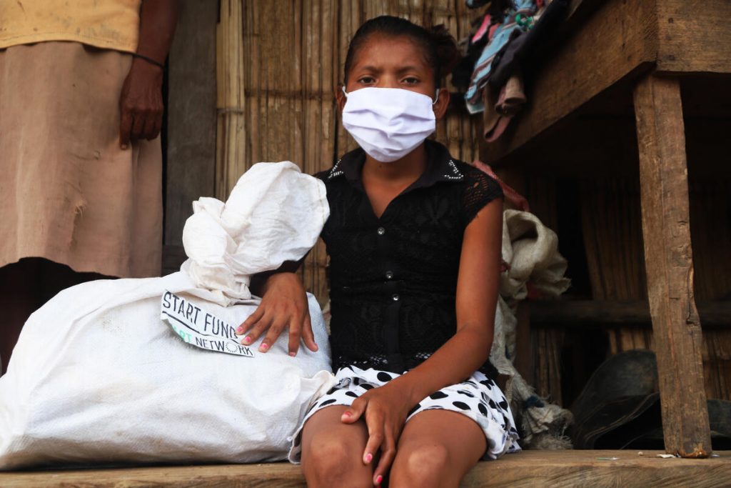 Mirna (12 år) fra Nicaragua med munnbind